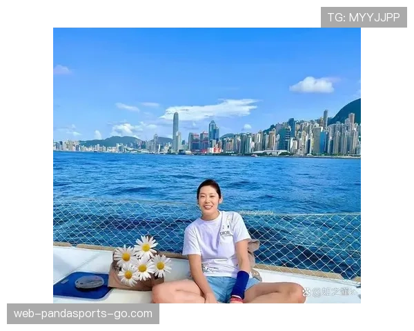 朱婷训练间隙一杯奶茶八块钱我差点笑出声