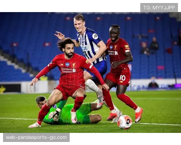 曼联成绩改善与问题积累并存，当前阶段表现稳定性面临考验