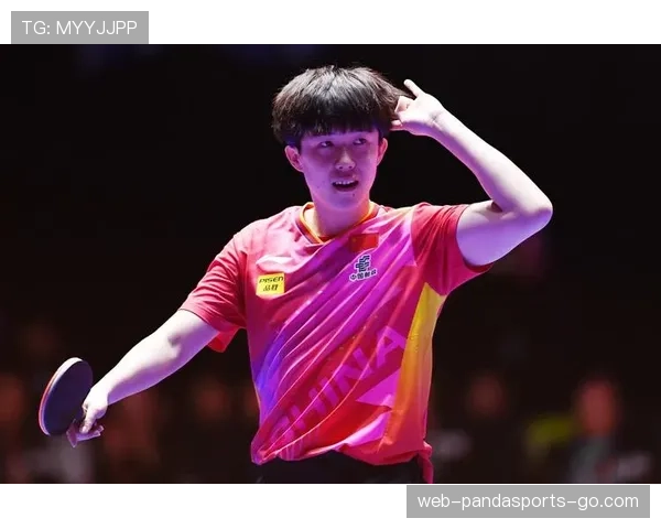 王楚钦赛场上像雕塑，下了场居然穿得跟街头小混混一样？