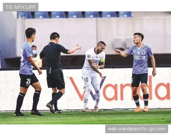 护脸动作中手球判定的争议点在哪些环节容易被忽视？