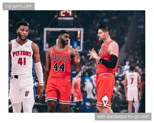 乔·杜马斯无球跑动撕裂防线，关键回合防守压制对手外线